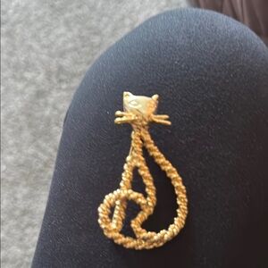 Elegant Gold Cat Brooch